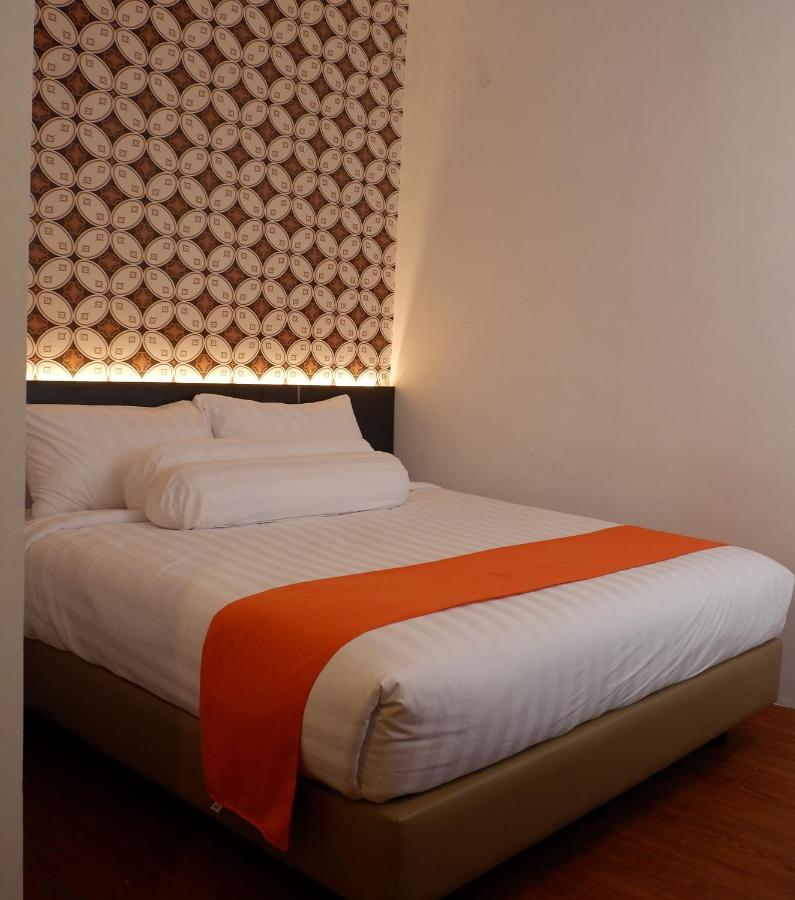 Hotel Front One Boutique Tugu Muda Semarang Exterior foto
