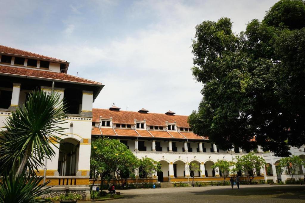 Hotel Front One Boutique Tugu Muda Semarang Exterior foto